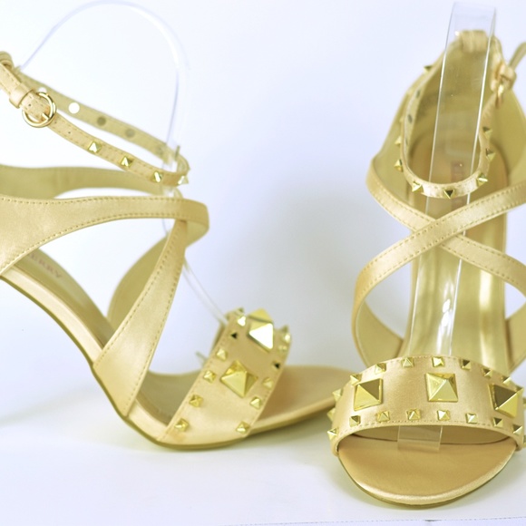 High Heels - Picture 7 of 8